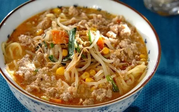 ひき肉の旨味と練りゴマのコクでプロの味に！　おうちで「みそラーメン」