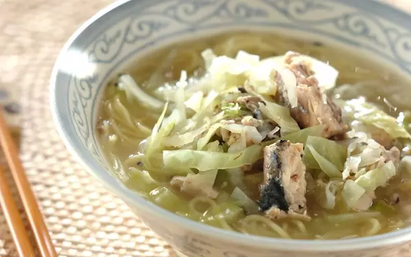 ラクに作れるスピードメニュー、出汁が効いた「サバ缶ラーメン」