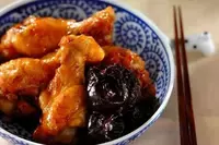 コク旨！　ホロホロのおいしさを召し上がれ「鶏手羽元のプルーン煮」