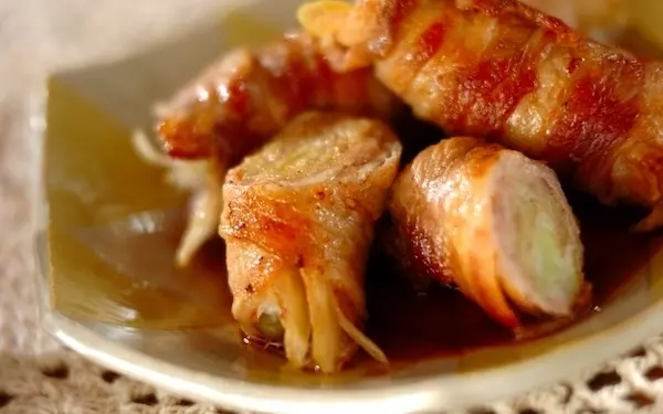 旬の味わいを堪能できる、さっぱりとした「豚肉の薬味巻き」