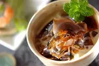 夏にぴったりの低カロリースイーツ！　さっぱり美味しい「ウーロン茶ゼリー」