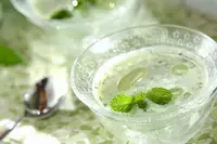 爽やかな香り！　涼やかな「ミントとキュウリの冷製スープ」