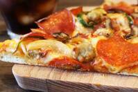 ピザの定番「ペパロニ」とは？サラミ・ソーセージ・チョリソーとの違い