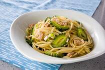 毎日暑い日が続きますね。<br />暑い季節は栄養価が高い夏の野菜がオススメです。<br />夏野菜の中でも抜群の栄養価を誇るゴーヤ。<br />抗酸化作用が期待できる成分が含まれているので、暑い夏に意識して食べたい野菜の一つです。