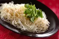 しらたきと糸こんにゃくの違いは？栄養と効能や下ごしらえの方法も解説