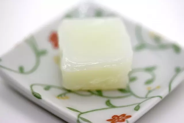 スーパーなどでも手に入る牛脂を使うことでステーキをよりおいしく