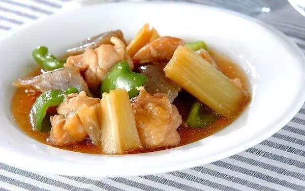 レンジで加熱するだけで作れる、手軽な「鶏肉のレンジ照り焼き」