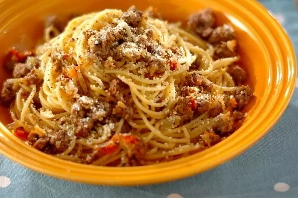 ごろごろひき肉のパスタボロネーゼ