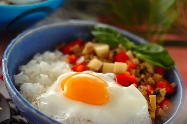 豚ひき肉でつくるガパオライス