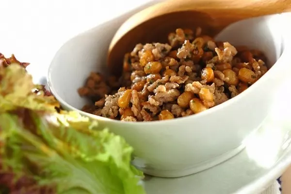 梅シソ肉納豆のレタス包み