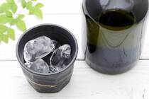 日本を代表するお酒の一つ「焼酎」。芋や麦を使った焼酎が一般的ですが、現在では実にたくさんの種類<br />があることを御存じでしょうか。この記事では「焼酎」という飲み物について、とにかく掘り下げていこうと思います。この記事を読んで、自分のお気に入りの相棒銘柄を見つけるヒントになれば幸いです。