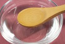 和食にはかかせない調味料の料理酒とみりん。でも料理酒やみりんにはそれぞれ種類があるのを知っていますか？この種類の差で味や風味、値段まで違ってきます。<br />今回はそれらの種類の違いや、使い分けの方法、切らしてしまったときの代用方法などを解説していきますので、ぜひ参考にしてくださいね。