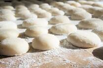 もち米を加工してつくられた食品であるお餅。そんなお餅ですがたくさん残ってしまった時の保存方法はどうしてますか？食べようと思ったときにはカビてしまっていた、なんていう経験はないですか？切り餅の保存方法やおすすめの食べ方などを徹底解説いたします！