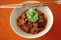 朝晩と寒暖差が激しくなってきました。皆さんいかがお過ごしですか？<br />梅マイスターの豊島です。<br />秋から冬になると食卓への登場が増えるのがコトコト煮込んだシチューやお鍋です。<br />市販のお鍋の素など最近では種類も豊富に出回っていますが、同じルーティンではやはり飽きてしまいますよね。