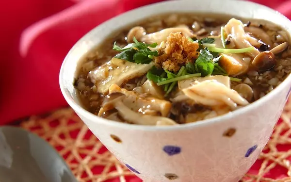 体の内側からポカポカに、キノコたっぷりの「あんかけ丼」