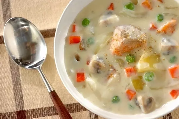 具だくさん 鮭のクリームシチュー
