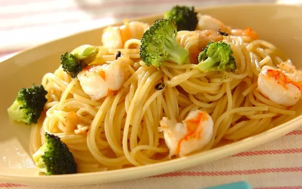 簡単に作れるのに飽きがこない、エビとブロッコリーの「ペペロンチーノ」