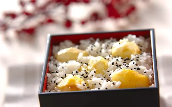 噛むたびに甘みが広がる！　行楽弁当にもなる「栗の炊きおこわ」