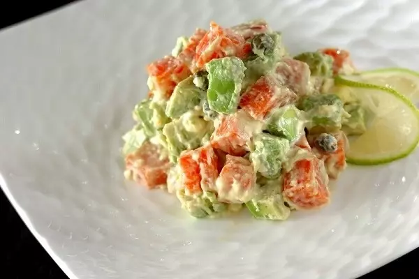 サーモンとアボカドのサラダ