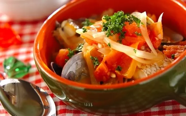 魚介の出汁が効いて美味、簡単に作れる「アクアパッツァ」