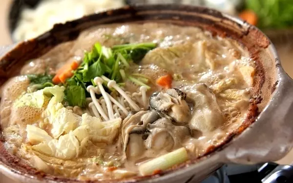 冬のごちそうと言えばコレ！　心身ともに温まる「カキの土手鍋」