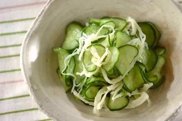 サキイカとキュウリの酢の物