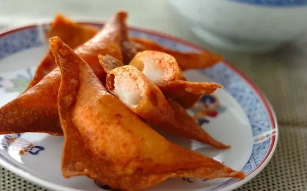 トロッとしたお餅がやみつきになる、調味料要らずの「変わり春巻き」