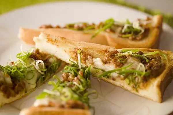 マヨ納豆トースト