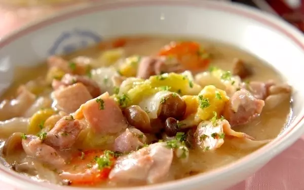 子どもにも大人気！　トロッとして食べやすい「白菜のクリームシチュー」