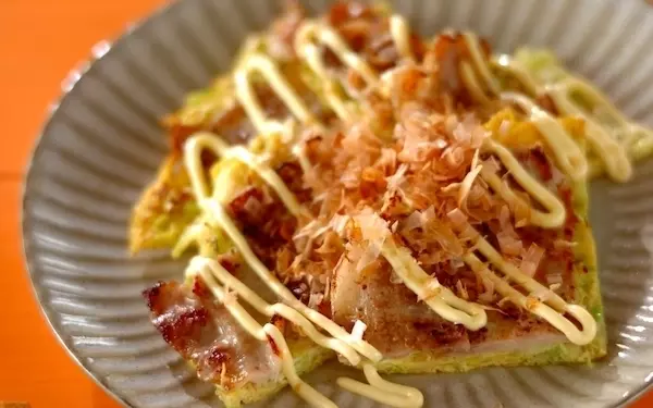少ない材料で主菜に！ 何度も味わいたくなる簡単「キャベツ焼き」