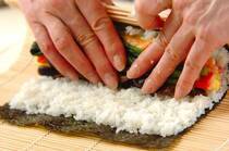 節分のに欠かせない「恵方巻き」の巻き方を動画で丁寧に解説。基本の恵方巻のレシピの他アレンジレシピもご紹介します。