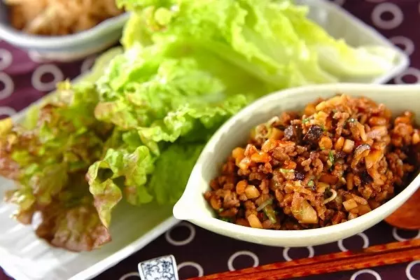 ひき肉納豆のレタス包み