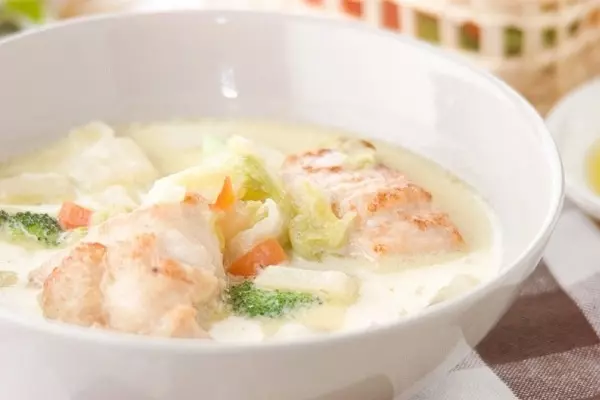 あっさりおいしい鶏むね肉と白菜のクリーム煮