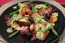 ご存知ない方は是非一度めし上がっていただきたいサラダです。<br />私はこれがとても大好きで、ソムリエ時代に「佐藤さんニソワーズ好きだから」と私の誕生日の賄いに、キッチンスタッフがわざわざ作ってくれたことを思い出します。それほどにニソワーズは好きなサラダです。