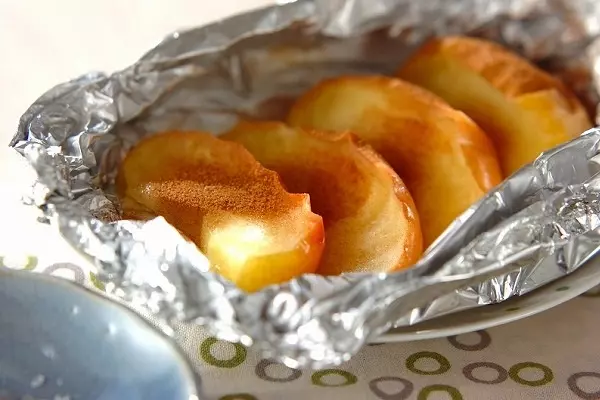 リンゴのホイル焼き