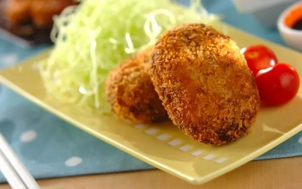 ソースをかけなくても美味！　シンプルな新ジャガイモの「コロッケ」