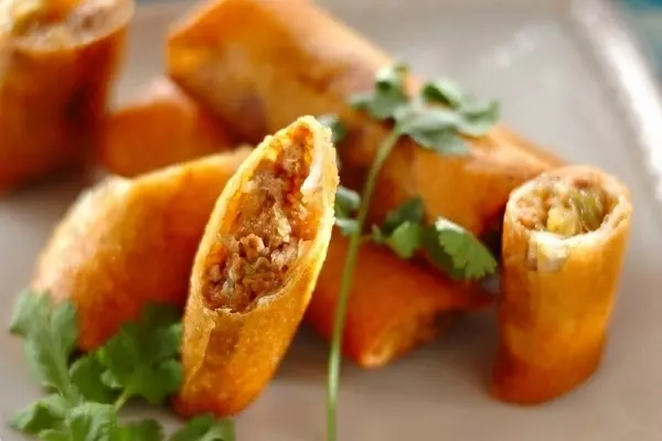 豚肉とシャキシャキキャベツの春巻き