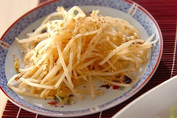 モヤシのラー油炒め