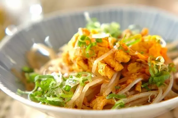 簡単！節約！モヤシと卵のニンニクマヨ炒め