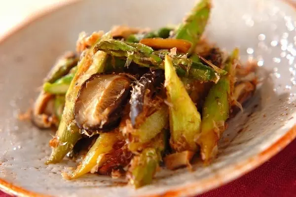 アスパラとシイタケのおかか炒め