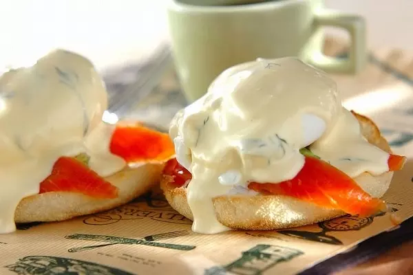 エッグベネディクト風オープンサンド