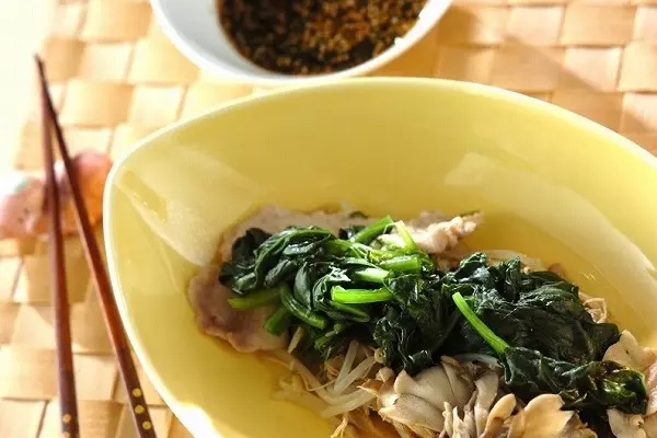 豚肉と野菜の蒸し焼き・韓国風つけダレ