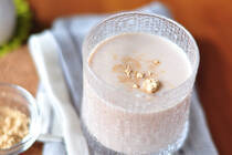 "貧血の皆さまー。ミロ飲んでみてくださいー！　鉄分が平均の1/7しかないと指摘された私でも、ミロ飲んだら平均値になりましたー！"というツイッターの投稿がきっかけで、爆発的な人気になった麦芽飲料の「ミロ」。