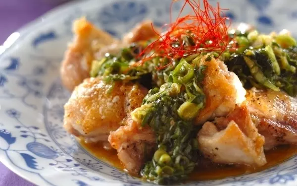 薬味がアクセントに！　ジューシー＆サッパリした「鶏もも肉のネギまみれ」