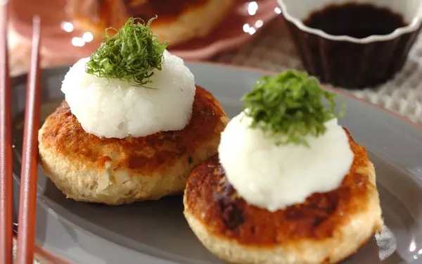 蒸し焼きにすることでパサつかない、しっとり食感で美味しい「おからハンバーグ」