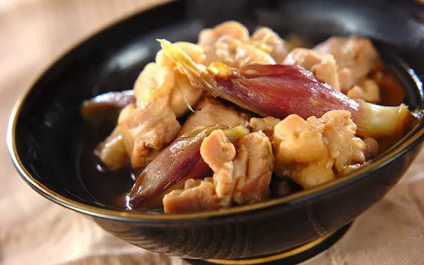 ミョウガを煮物の材料に、旨味が効いた「鶏肉とミョウガの煮物」