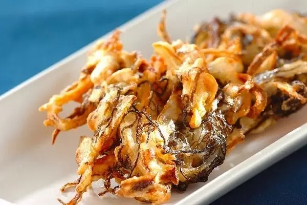 沖縄の味！サクサクもずくの天ぷら