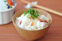 この時期の手仕事といえば、梅しごと。梅干しづくりにトライしているという方もいらっしゃるかもしれません。<br />おなじみの梅干しは食中毒予防があることで有名ですが、あの酸っぱさであるクエン酸には、カルシウムの吸収を高めるという作用もあります。