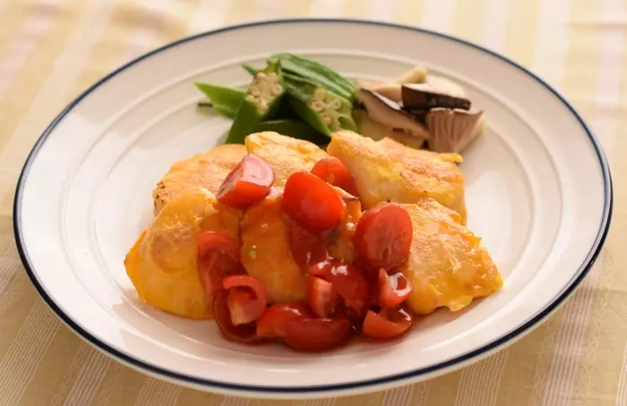 ササミのピカタフレッシュトマトソース