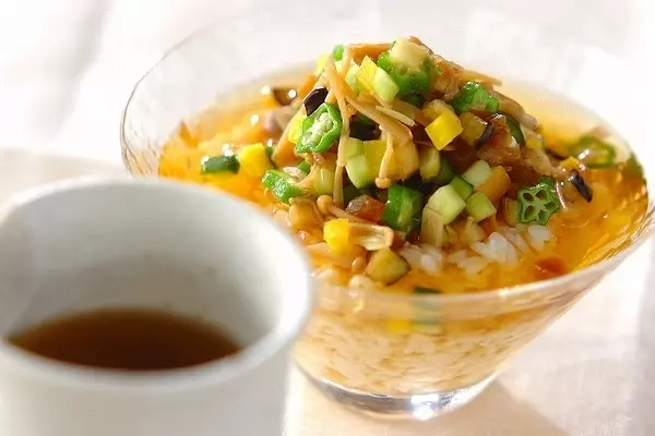 混ぜ野菜の冷茶漬け